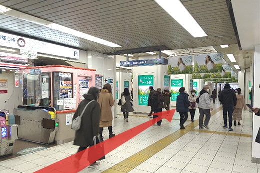 经过东京Metro的检票口