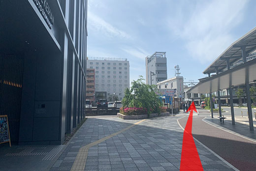 沿路直行