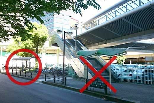 下来后右侧即是巴士站