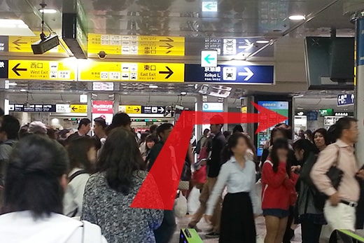 横滨站东口 Sky大厦2层外人行天桥 实景照片
