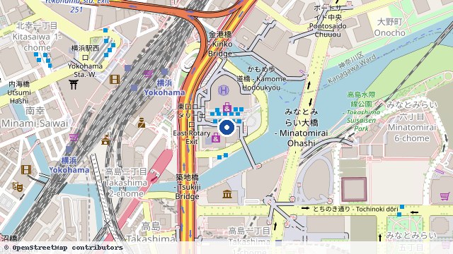 横滨站东口 Sky大厦2层外人行天桥 位置示意图（OpenStreetMap 快照）